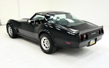 Chevrolet-Corvette-Coupe-1981-3