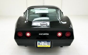 Chevrolet-Corvette-Coupe-1981-4