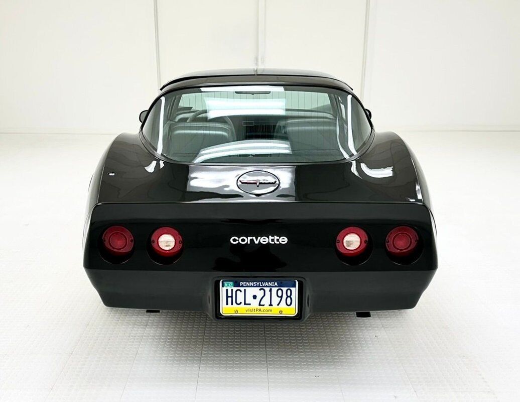 Chevrolet-Corvette-Coupe-1981-4