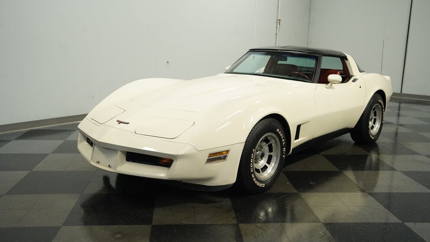 Chevrolet-Corvette-Coupe-1981-5