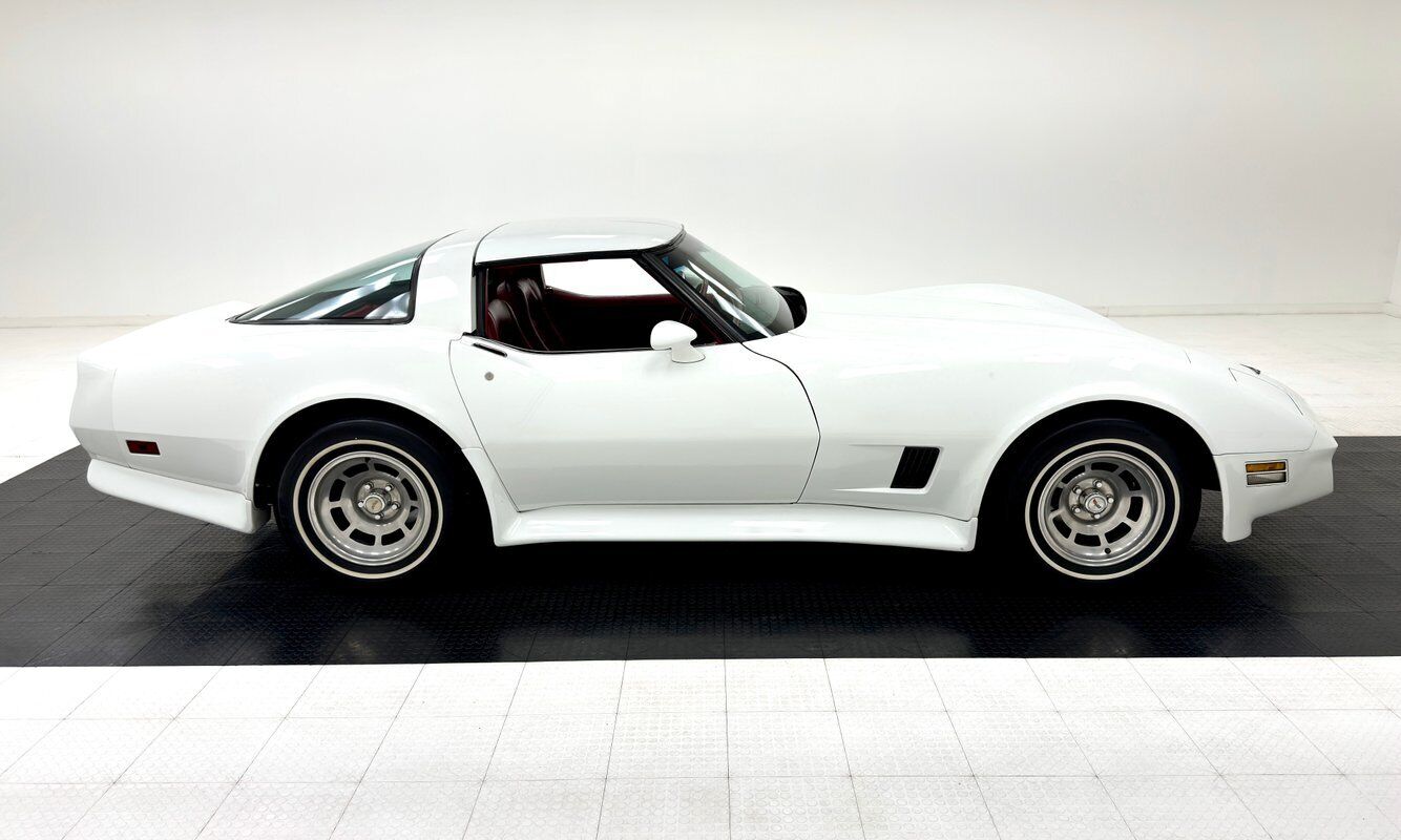 Chevrolet-Corvette-Coupe-1981-6