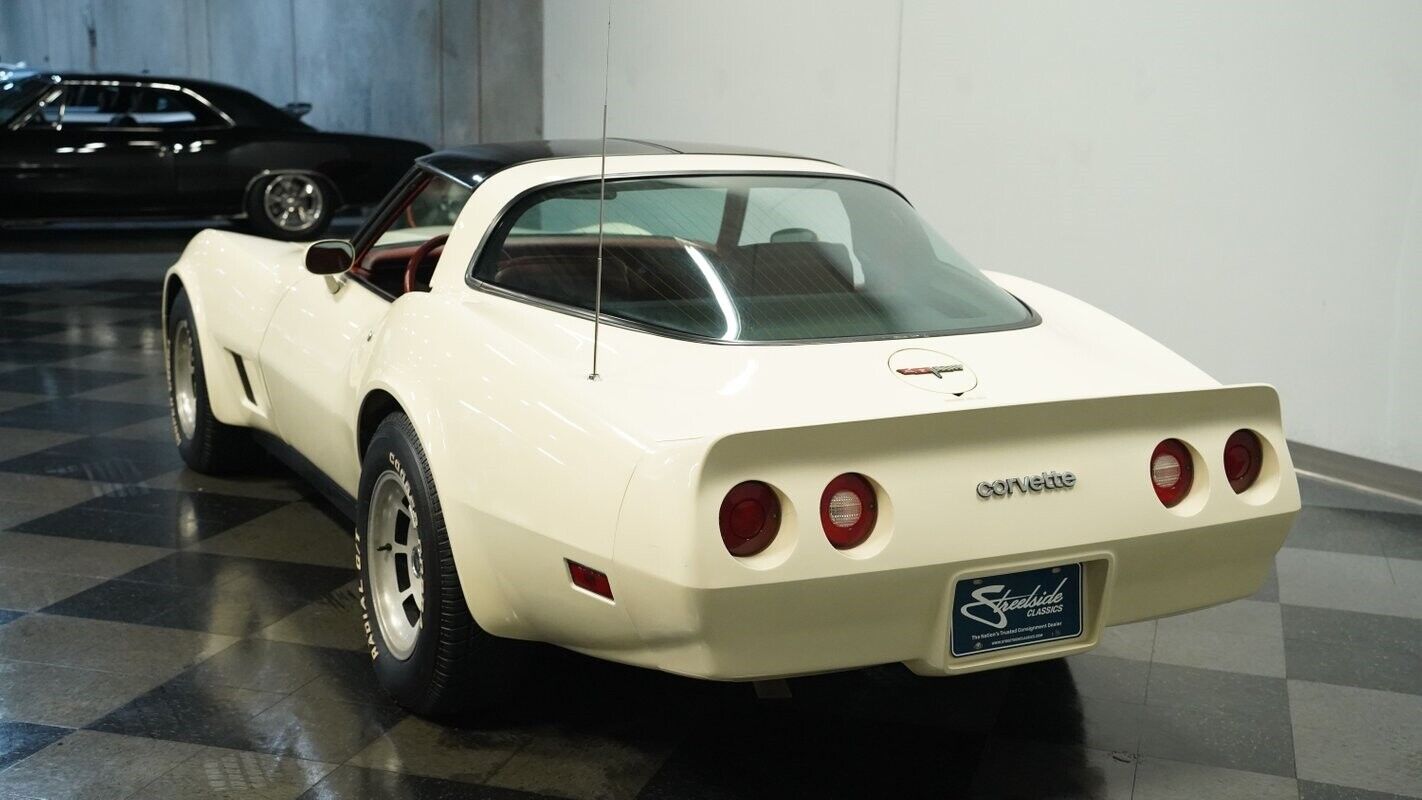 Chevrolet-Corvette-Coupe-1981-8