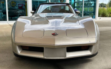 Chevrolet-Corvette-Coupe-1982-1