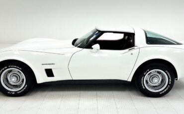 Chevrolet-Corvette-Coupe-1982-1