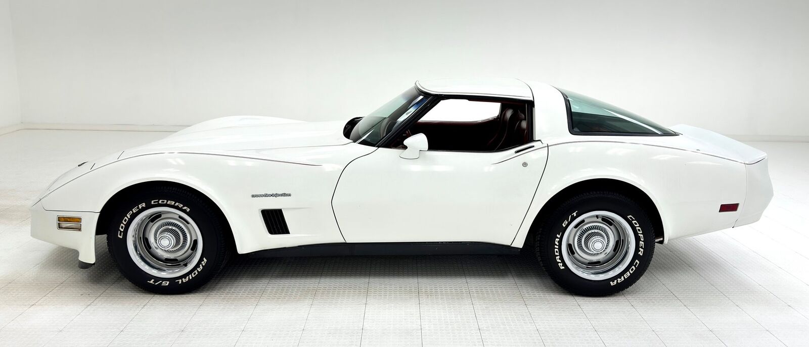 Chevrolet-Corvette-Coupe-1982-1