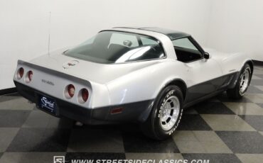 Chevrolet-Corvette-Coupe-1982-11