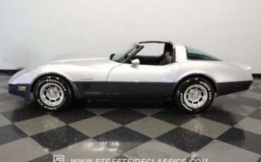 Chevrolet-Corvette-Coupe-1982-2