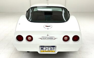 Chevrolet-Corvette-Coupe-1982-4