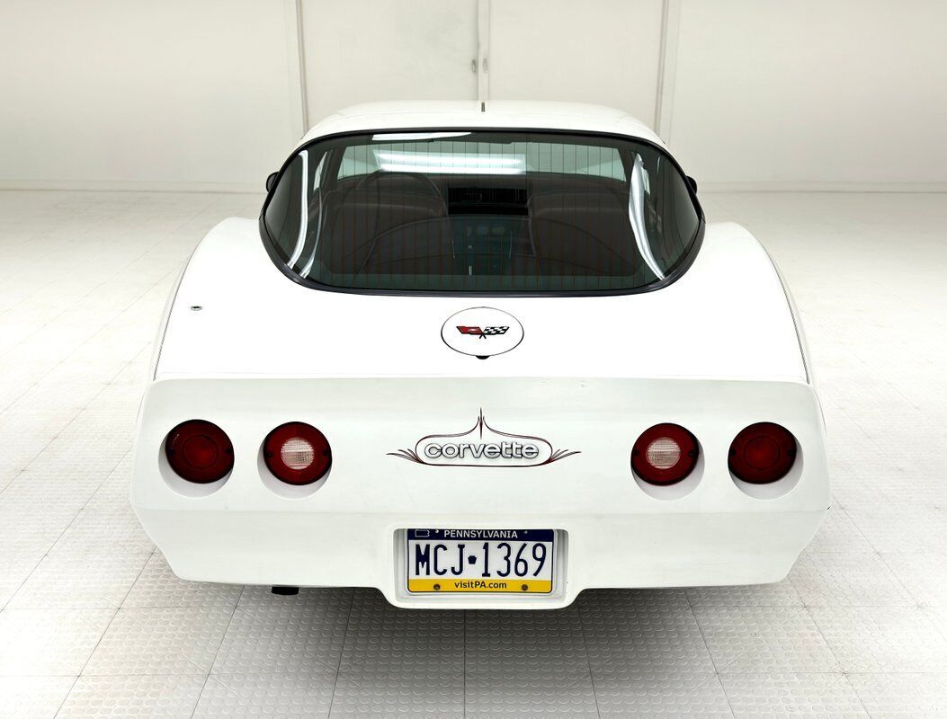 Chevrolet-Corvette-Coupe-1982-4