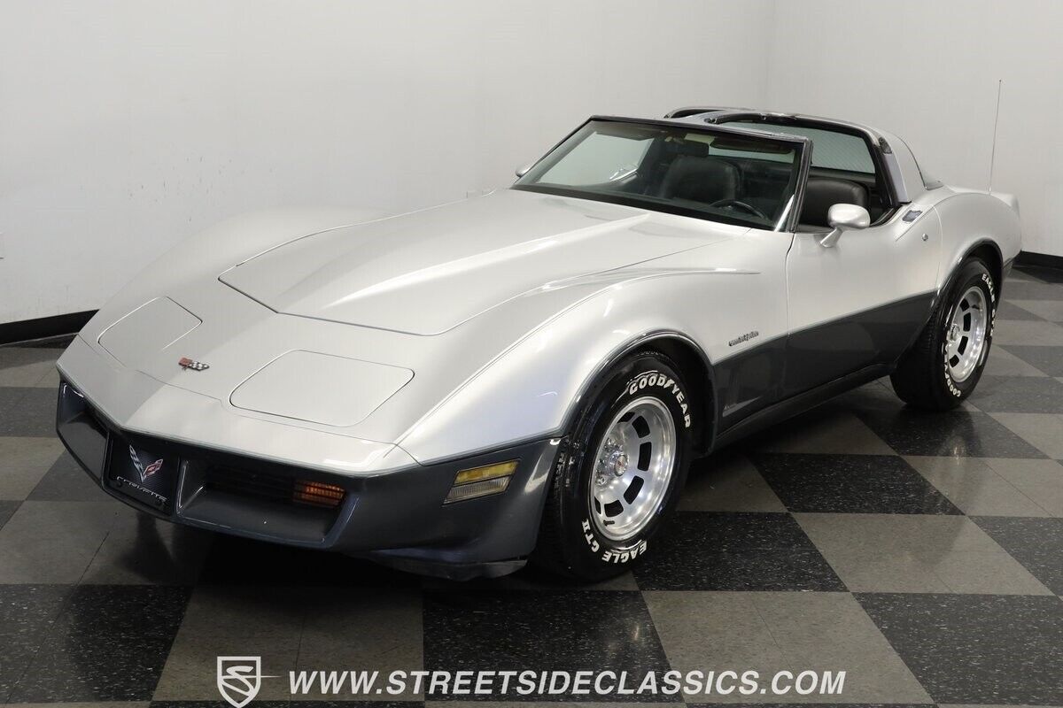 Chevrolet-Corvette-Coupe-1982-5