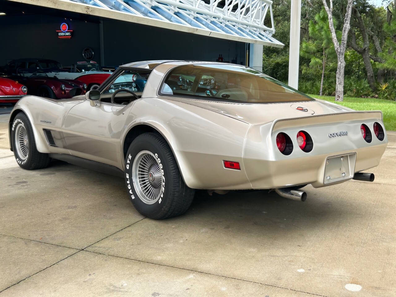 Chevrolet-Corvette-Coupe-1982-6