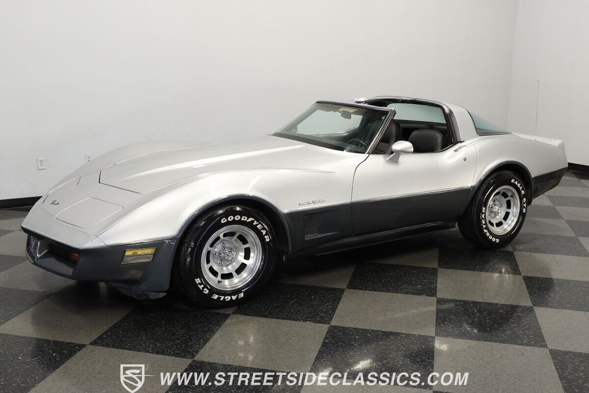 Chevrolet-Corvette-Coupe-1982-6