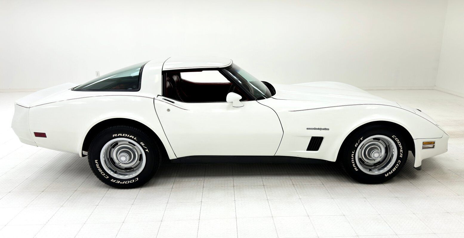 Chevrolet-Corvette-Coupe-1982-6