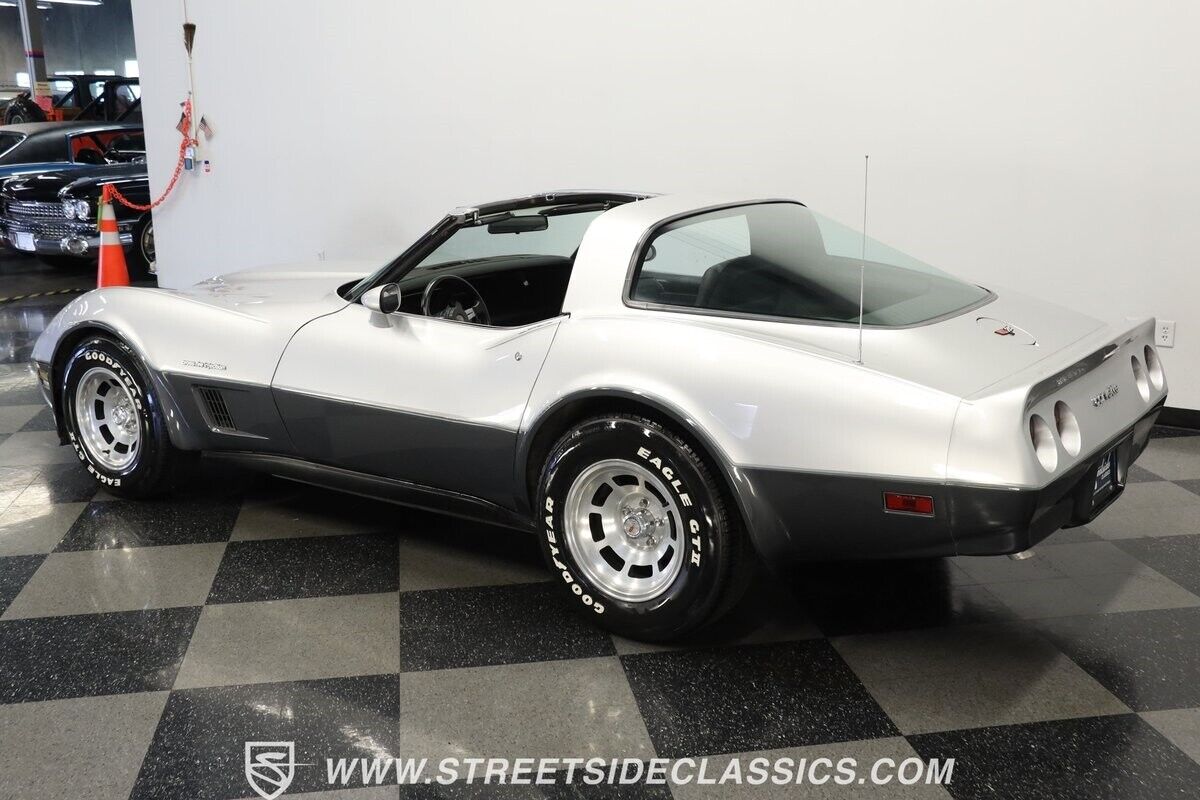 Chevrolet-Corvette-Coupe-1982-7