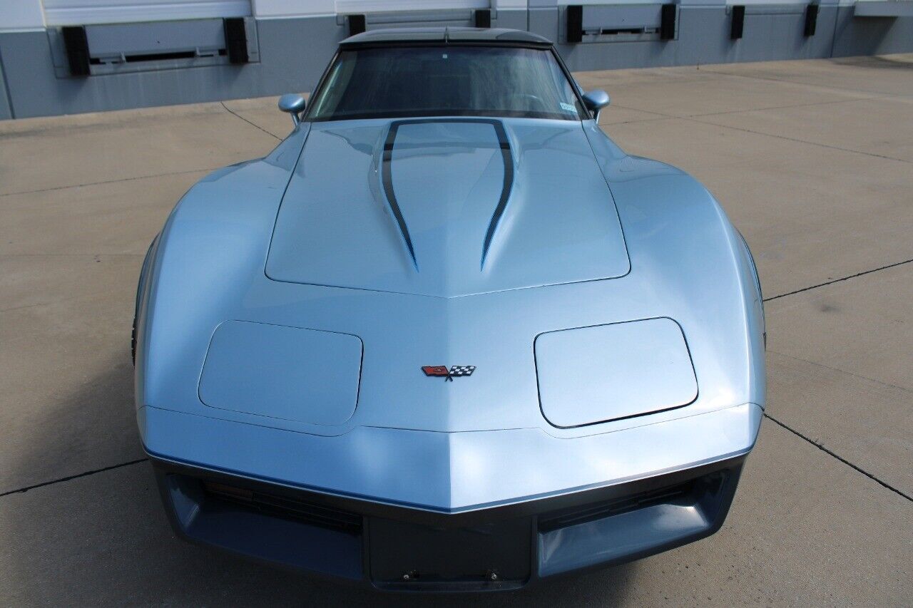 Chevrolet-Corvette-Coupe-1982-8