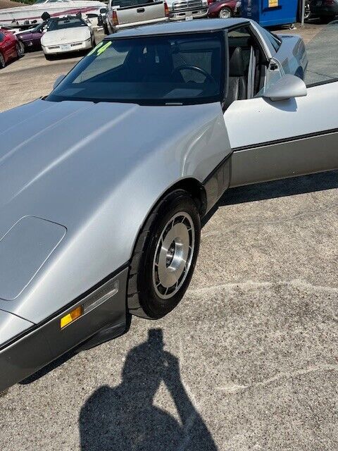 Chevrolet-Corvette-Coupe-1984-11