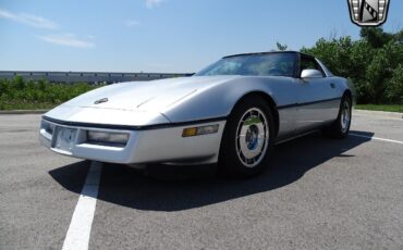 Chevrolet-Corvette-Coupe-1984-2