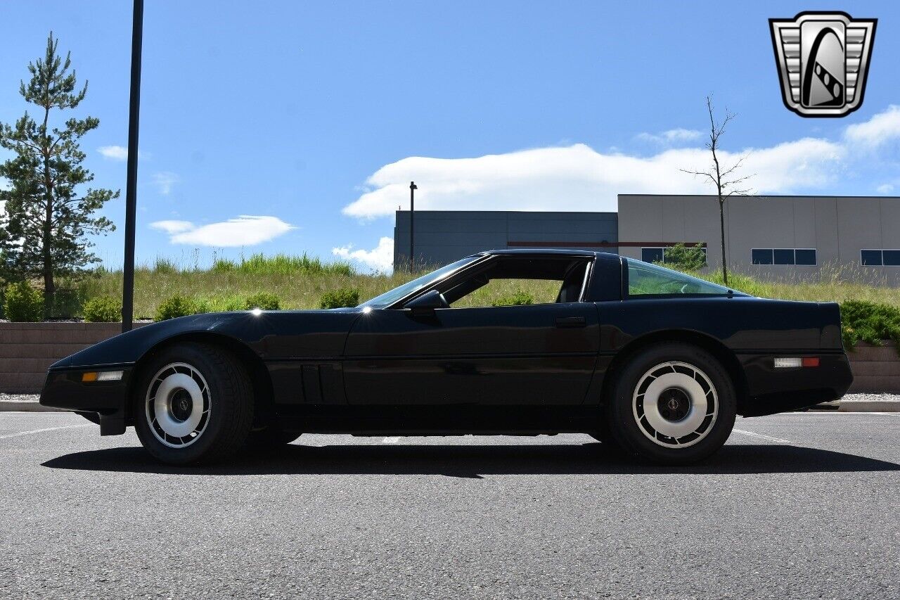 Chevrolet-Corvette-Coupe-1984-3