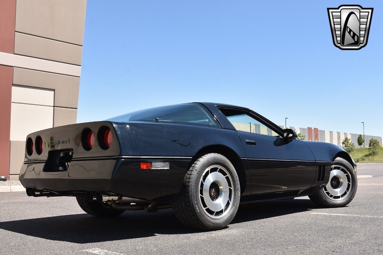 Chevrolet-Corvette-Coupe-1984-6