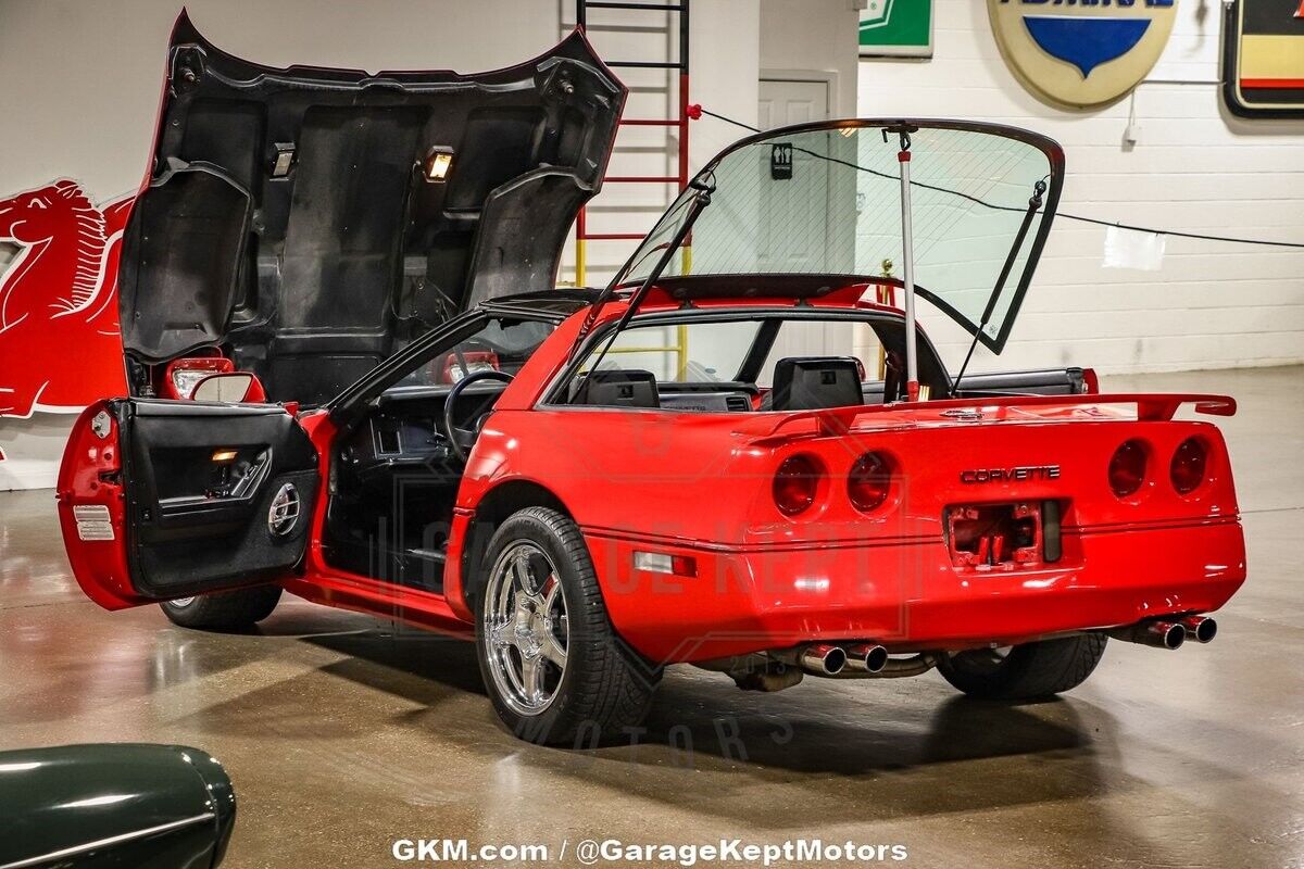 Chevrolet-Corvette-Coupe-1985-2