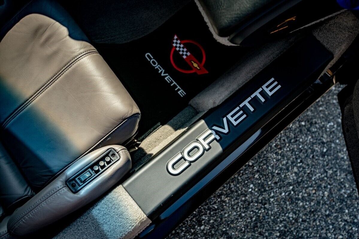 Chevrolet-Corvette-Coupe-1990-6