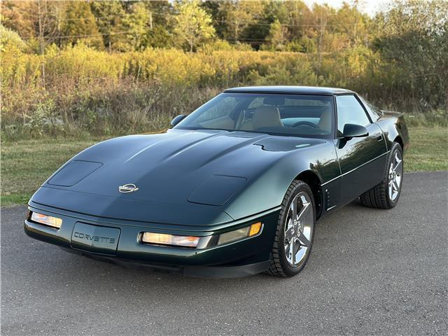 Chevrolet-Corvette-Coupe-1995-2