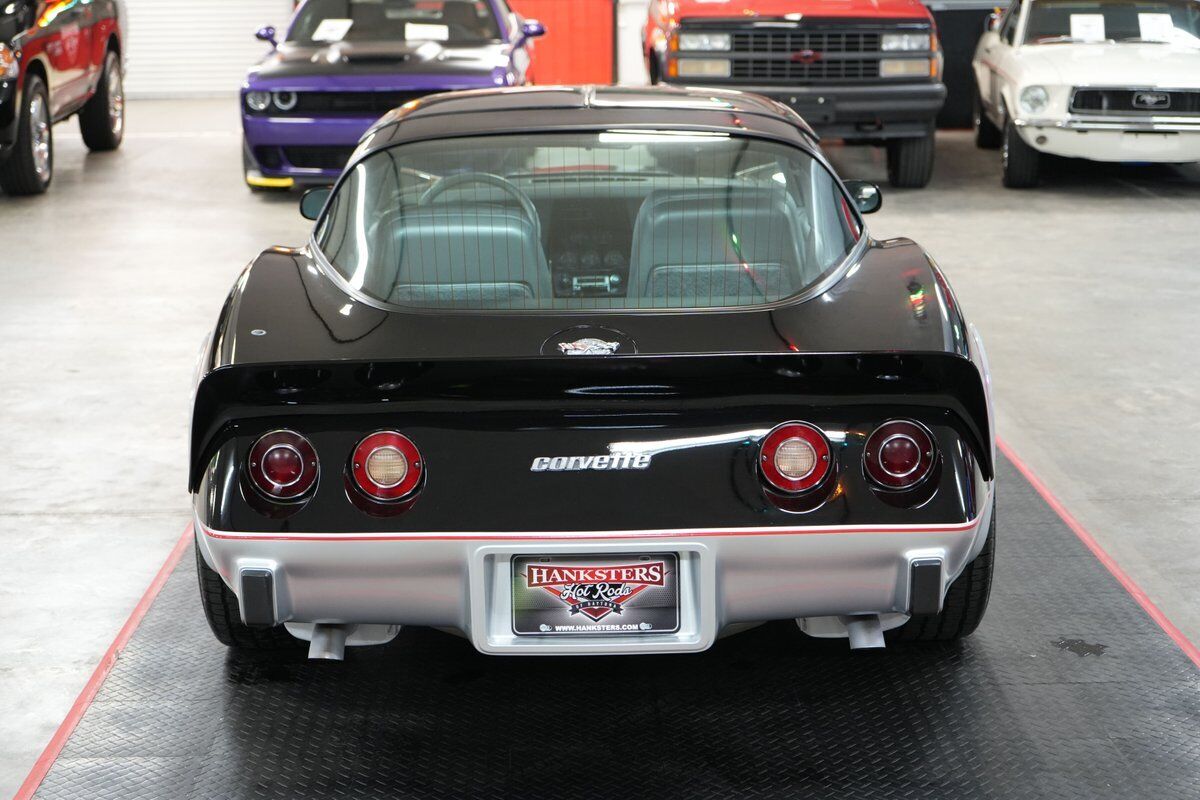 Chevrolet-Corvette-Indianapolis-500-Pace-Car-Edition-Coupe-1978-4