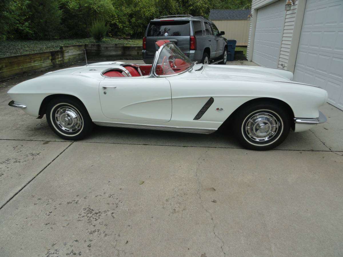 Chevrolet-Corvette-convertible-1962-13