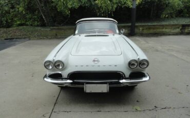 Chevrolet-Corvette-convertible-1962-2