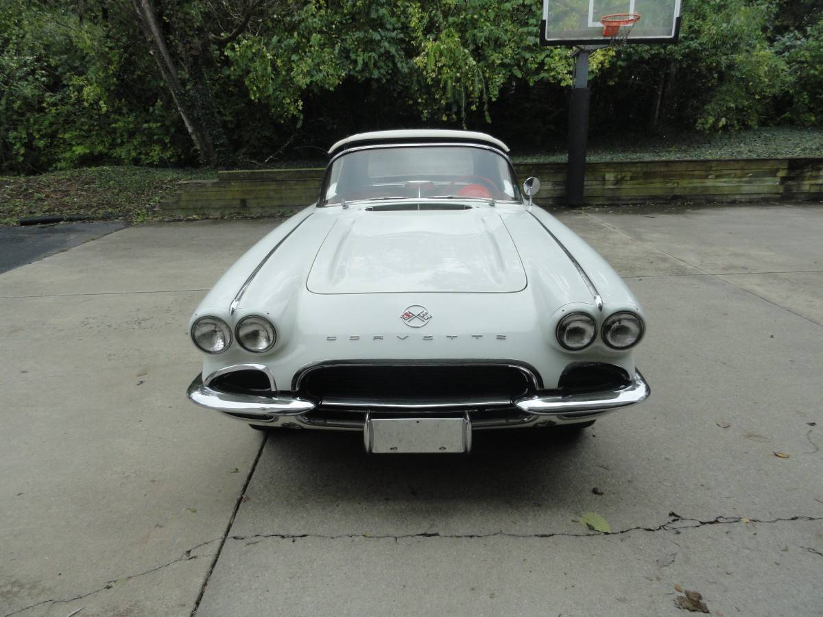 Chevrolet-Corvette-convertible-1962-2