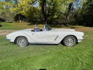 Chevrolet-Corvette-convertible-1962-23