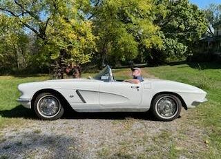 Chevrolet-Corvette-convertible-1962