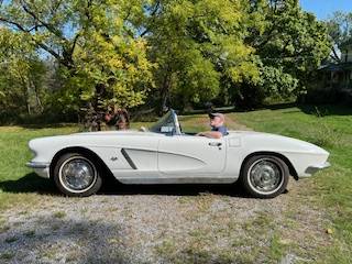 Chevrolet-Corvette-convertible-1962