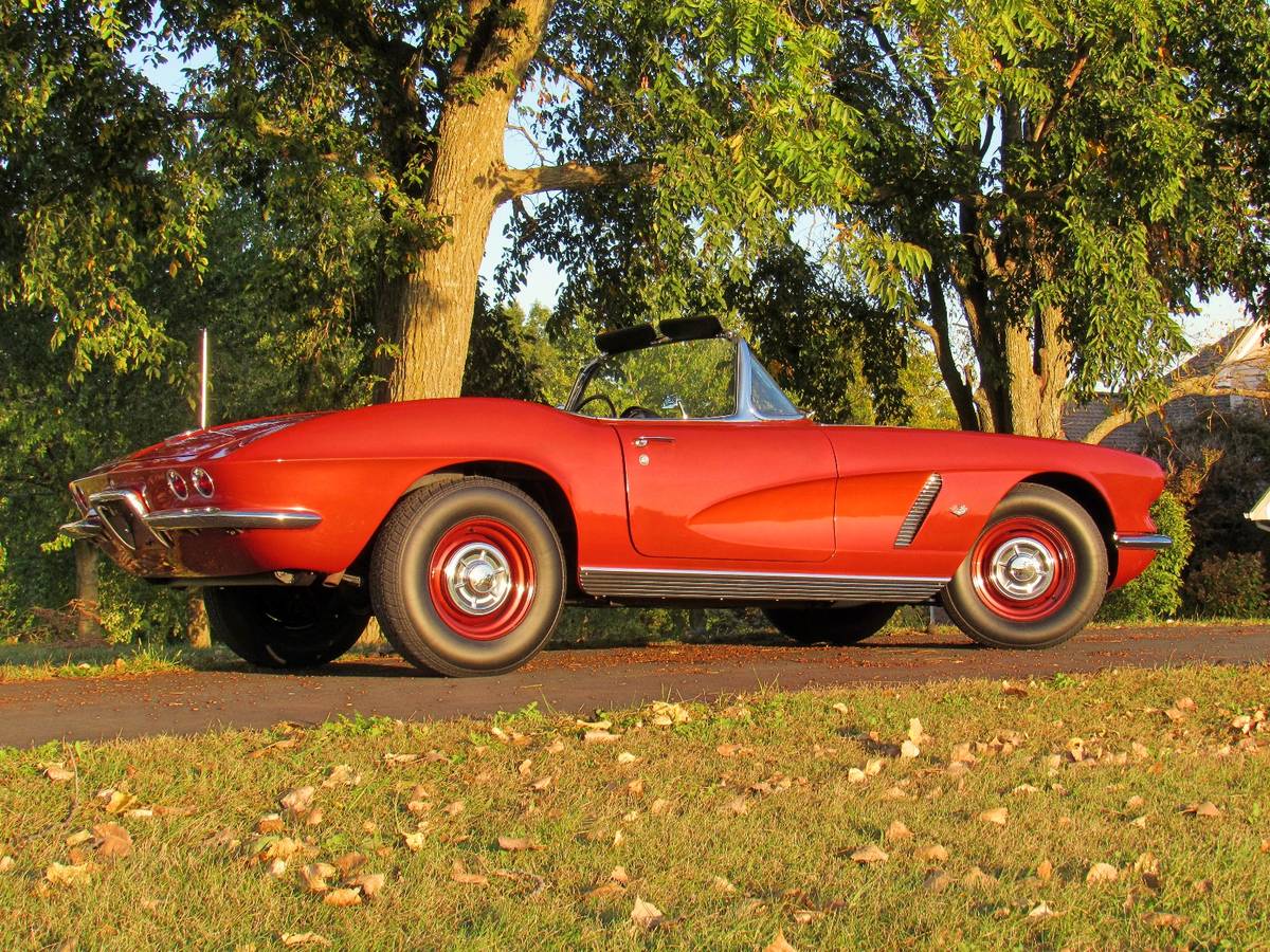 Chevrolet-Corvette-convertible-1962-3