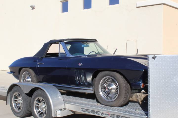 Chevrolet-Corvette-convertible-1965-1