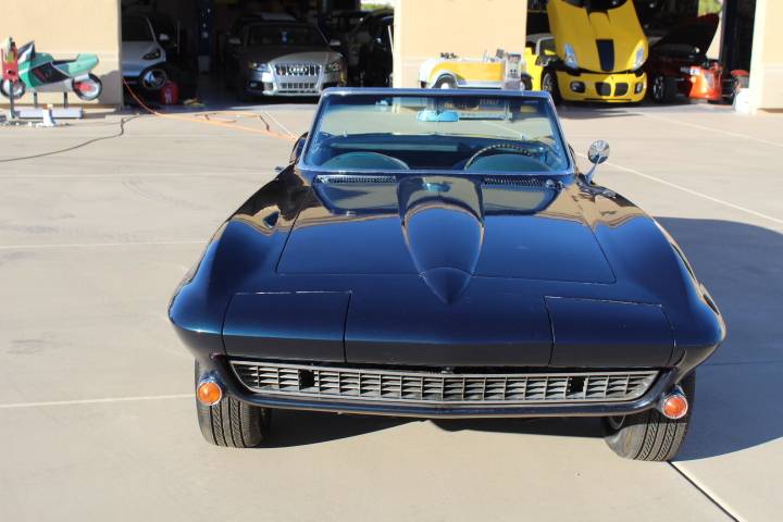 Chevrolet-Corvette-convertible-1965-1