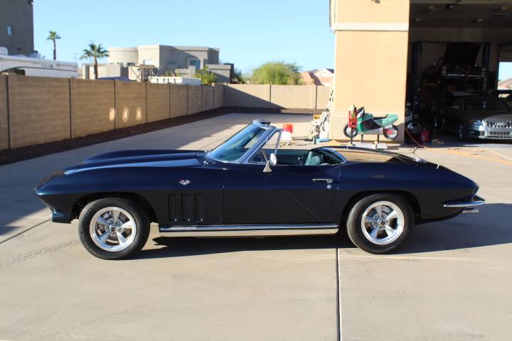 Chevrolet-Corvette-convertible-1965-4