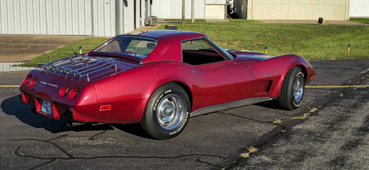 Chevrolet-Corvette-convertible-1975-1