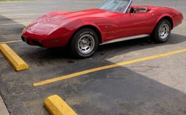 Chevrolet-Corvette-convertible-1975-1