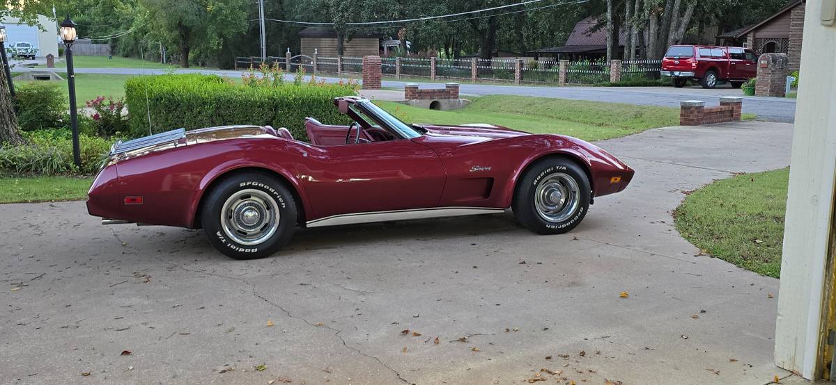 Chevrolet-Corvette-convertible-1975-9