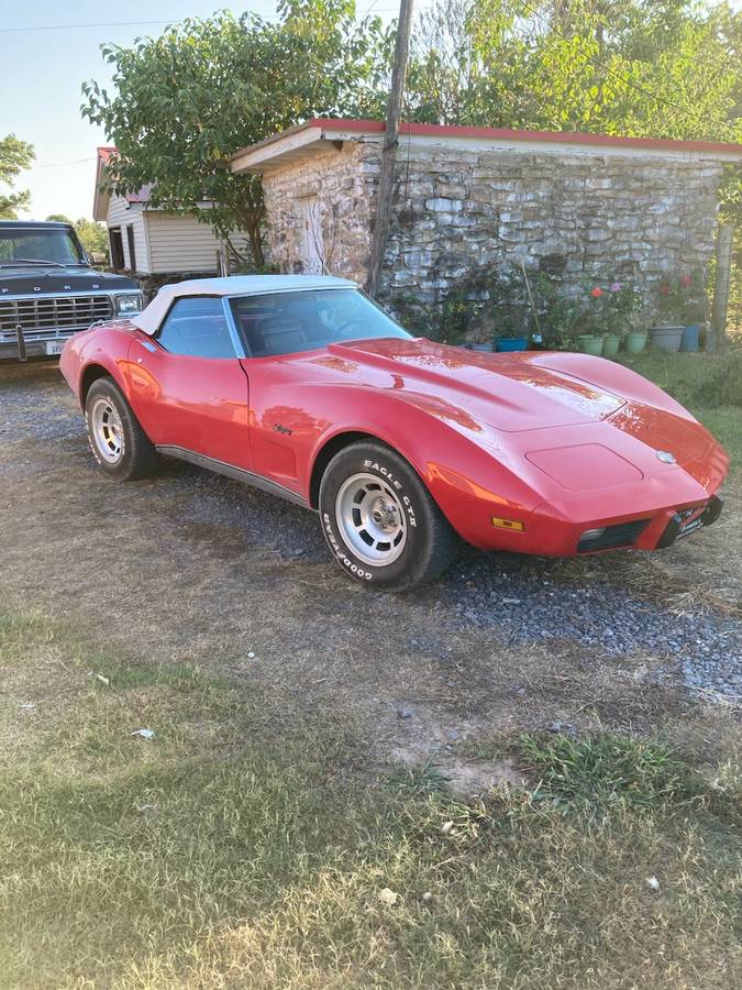 Chevrolet-Corvette-convertible-1975