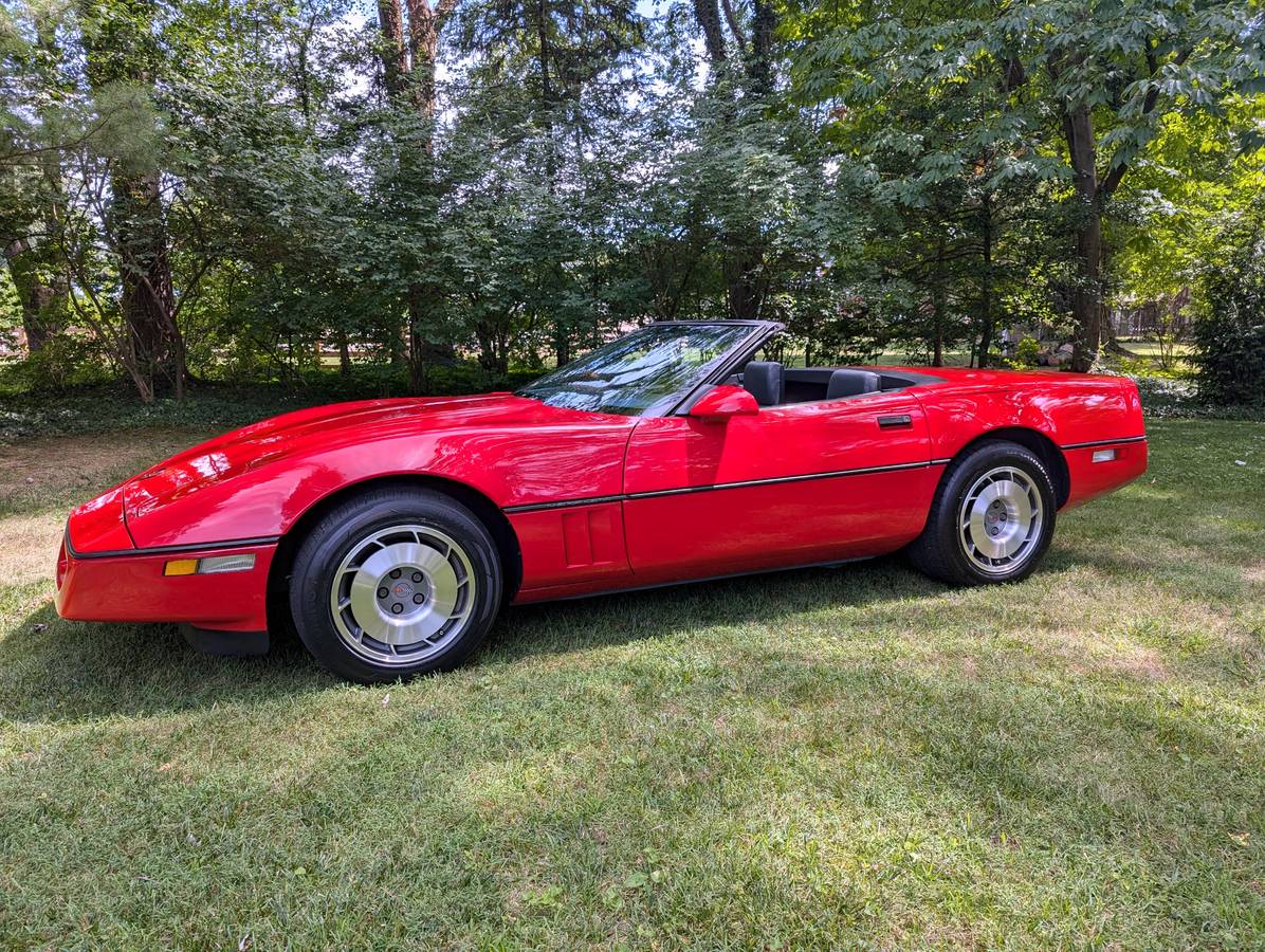 Chevrolet-Corvette-convertible-1987