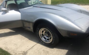 Chevrolet-Corvette-coupe-1978-4