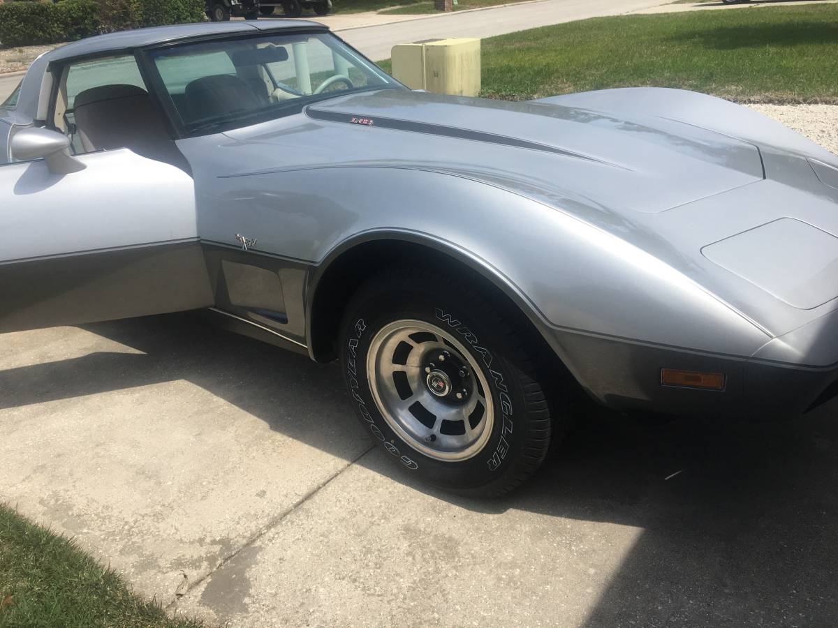 Chevrolet-Corvette-coupe-1978-4