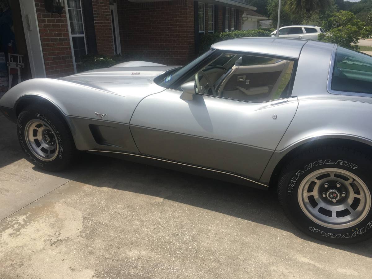 Chevrolet-Corvette-coupe-1978-7