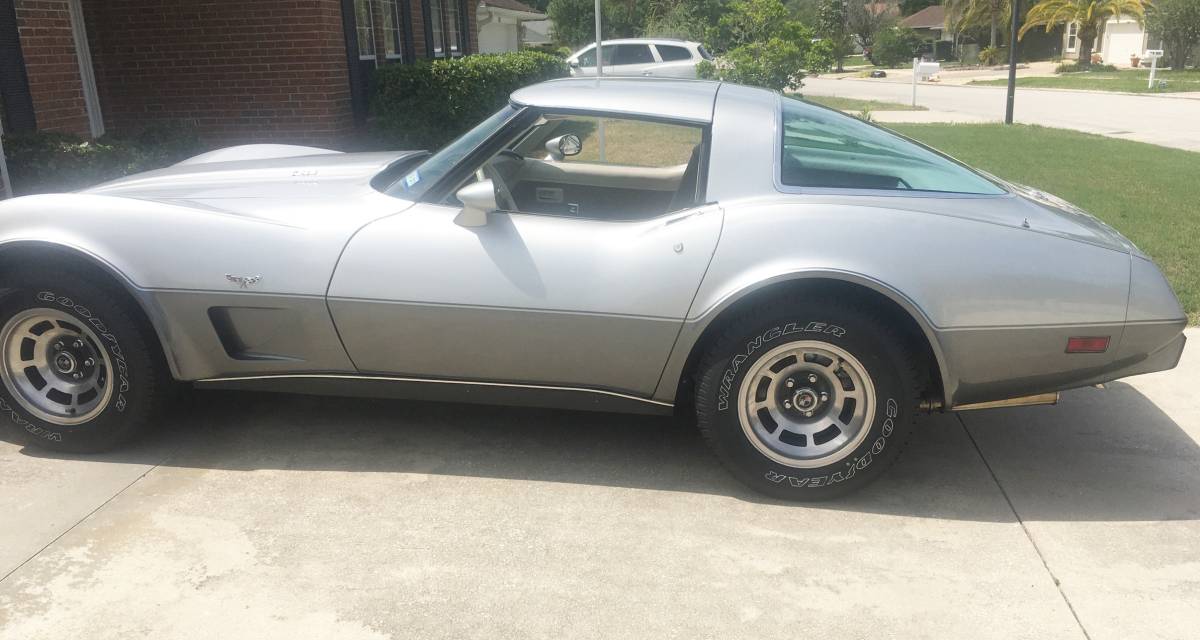 Chevrolet-Corvette-coupe-1978-9