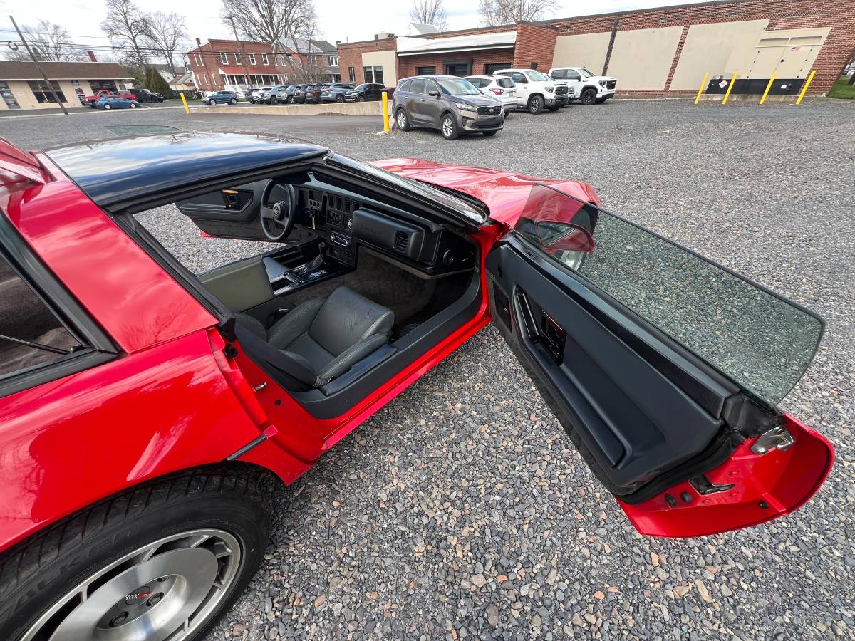 Chevrolet-Corvette-coupe-1987-11