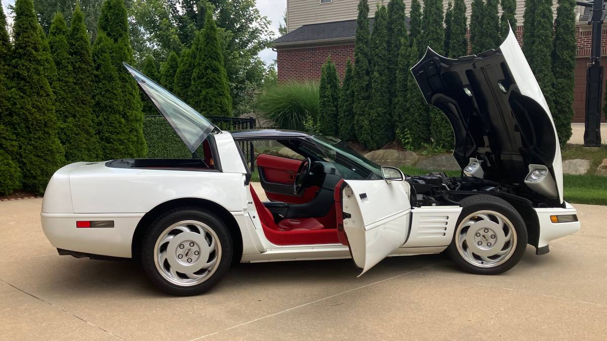 Chevrolet-Corvette-coupe-1992-12