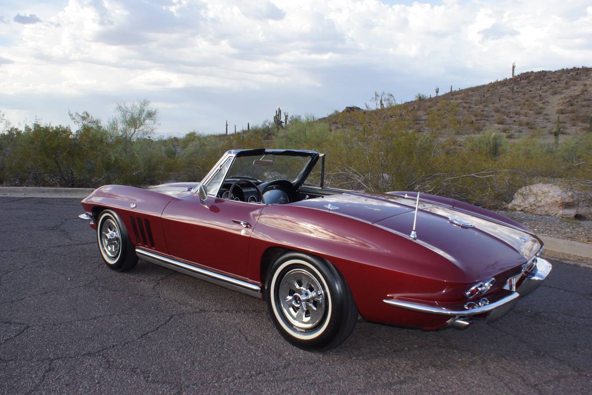 Chevrolet-Corvette-stingray-1965-1