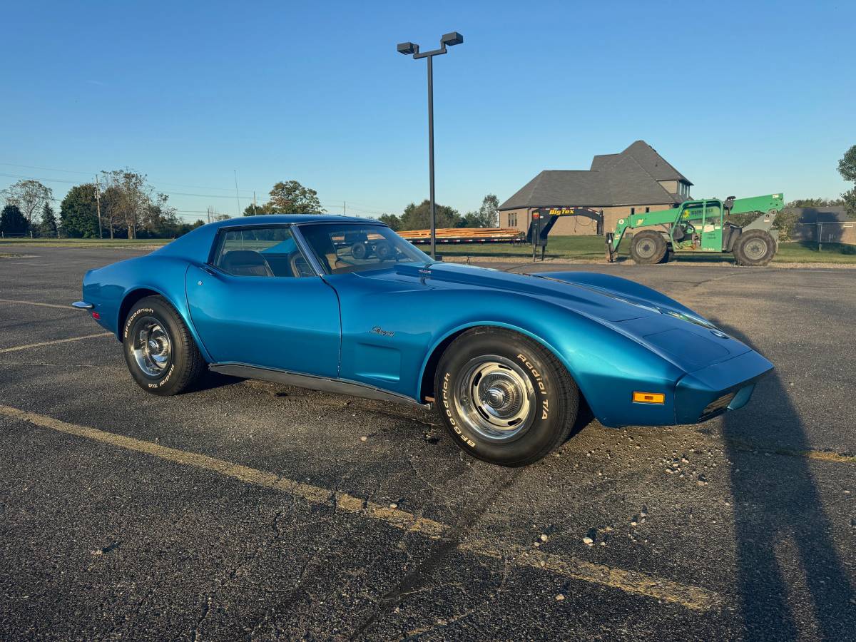 Chevrolet-Corvette-stingray-1973